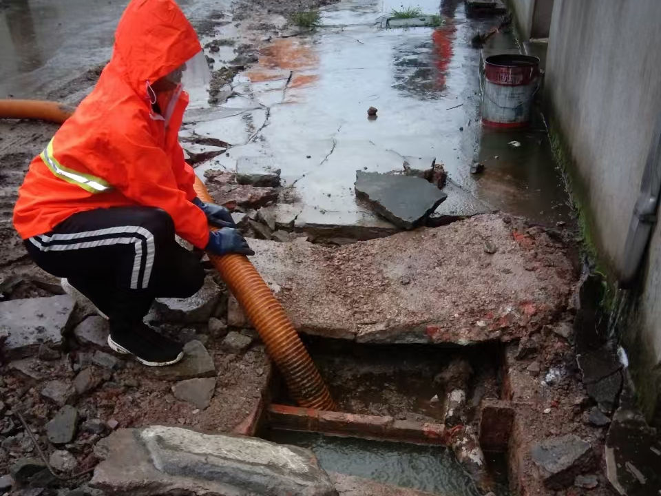 石嘴山专业清理污水池 炜誉市政以规范流程守护城市 “肠道”